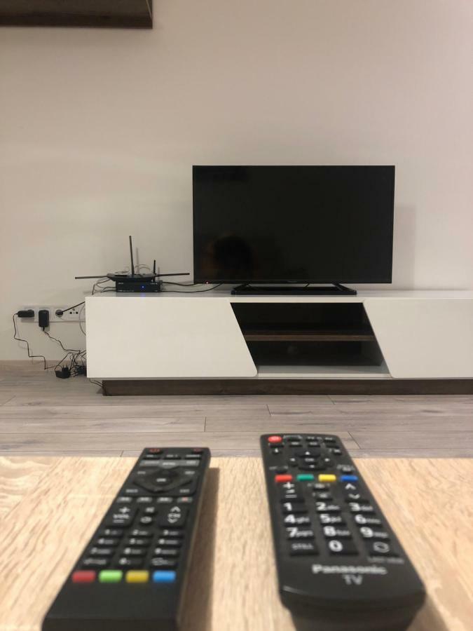 Garden Apartman Radnica - Private Parking Included Kosice Ngoại thất bức ảnh