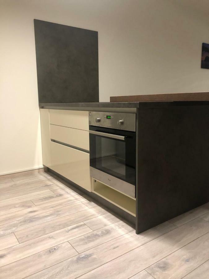 Garden Apartman Radnica - Private Parking Included Kosice Ngoại thất bức ảnh